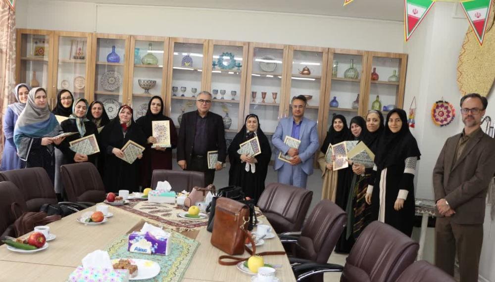 تجلیل از استادان مرکز آموزش زبان فارسی دانشگاه